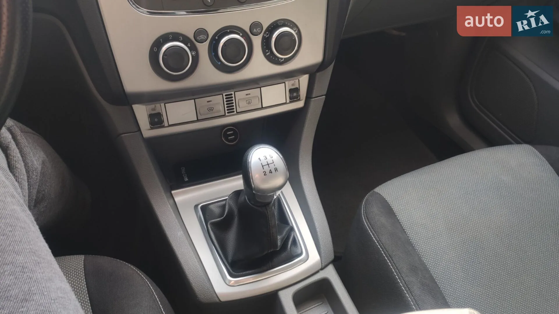 2010 Ford Focus - мініатюра 18