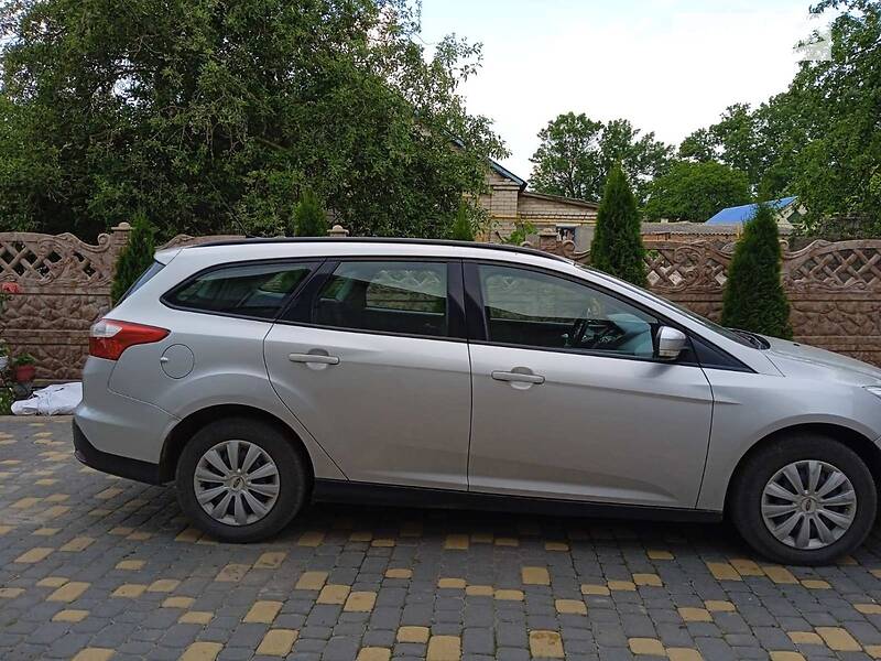 Универсал Ford Focus 2011 в Нововолынске фото 2 Универсал Ford Focus 2011 в Нововолынске