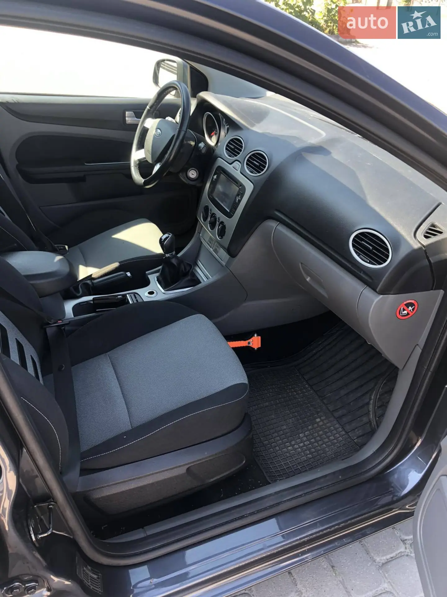 2010 Ford Focus - мініатюра 9