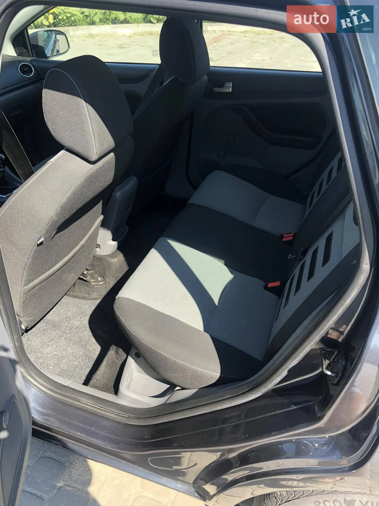 2010 Ford Focus - мініатюра 10