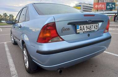 Седан Ford Focus 2004 в 