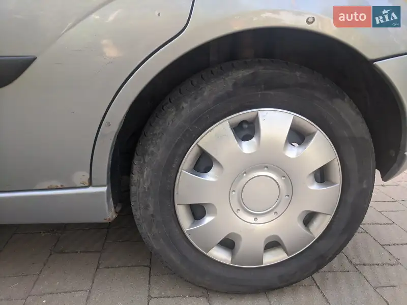 Хетчбек Ford Focus 2004 в 