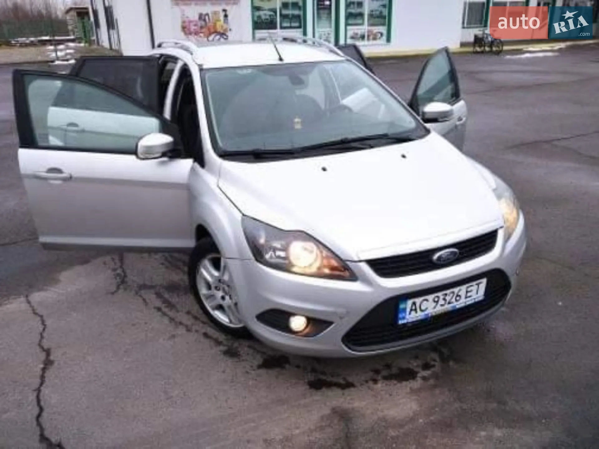 2010 Ford Focus - мініатюра 2