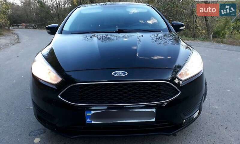 Седан Ford Focus 2015 в 
