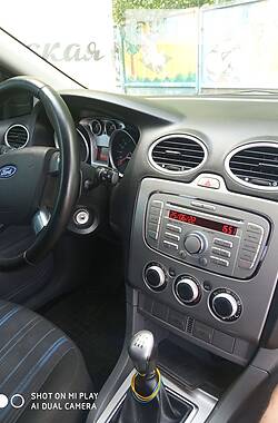 Хэтчбек Ford Focus 2008 в Синельниково