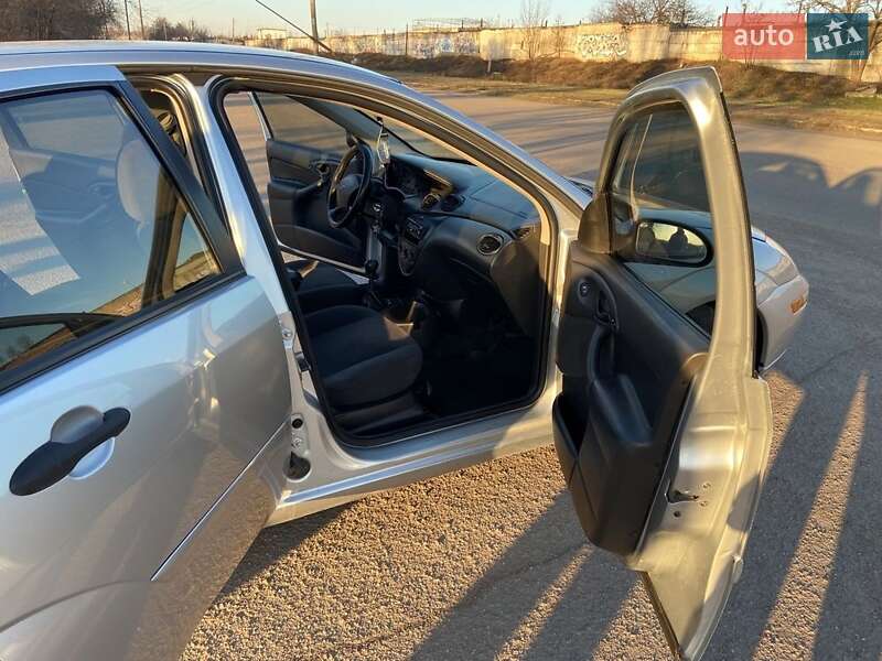 Седан Ford Focus 2001 в Южноукраинске