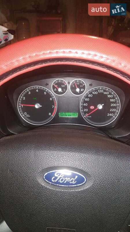 Хэтчбек Ford Focus 2006 в Ужгороде