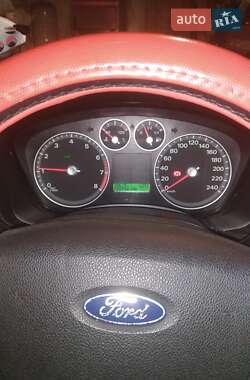 Хэтчбек Ford Focus 2006 в Ужгороде