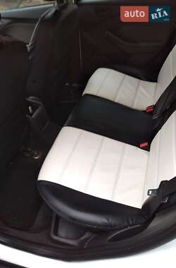 Хэтчбек Ford Focus 2014 в 