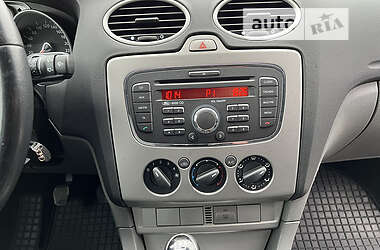 Хэтчбек Ford Focus 2010 в 