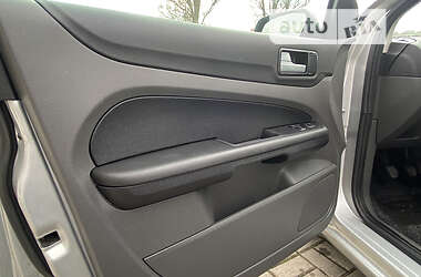 Хэтчбек Ford Focus 2006 в 