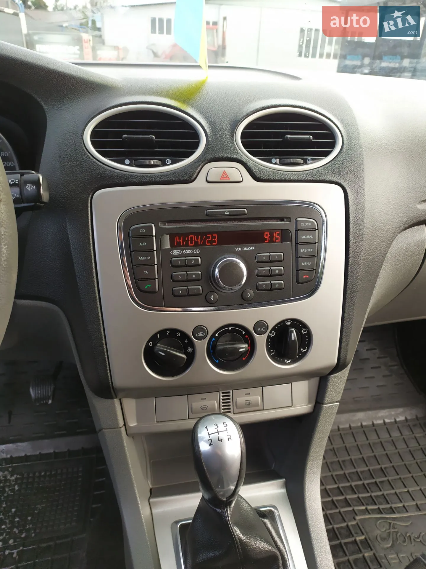 2010 Ford Focus - мініатюра 11