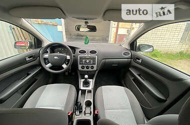 Хэтчбек Ford Focus 2006 в 