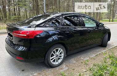 Седан Ford Focus 2015 в 