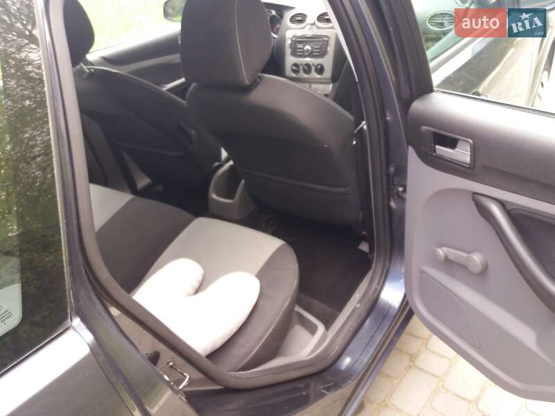 Універсал Ford Focus 2010 в Яворові