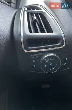 Седан Ford Focus 2012 в 