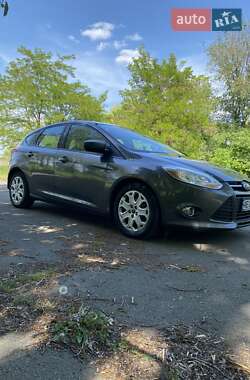 Хэтчбек Ford Focus 2011 в 