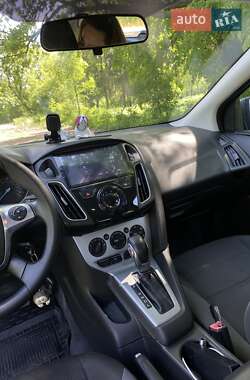 Хэтчбек Ford Focus 2011 в 