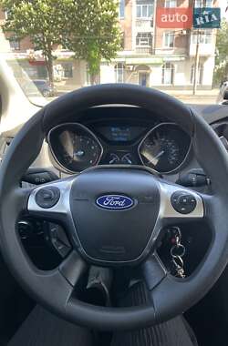 Хэтчбек Ford Focus 2011 в 