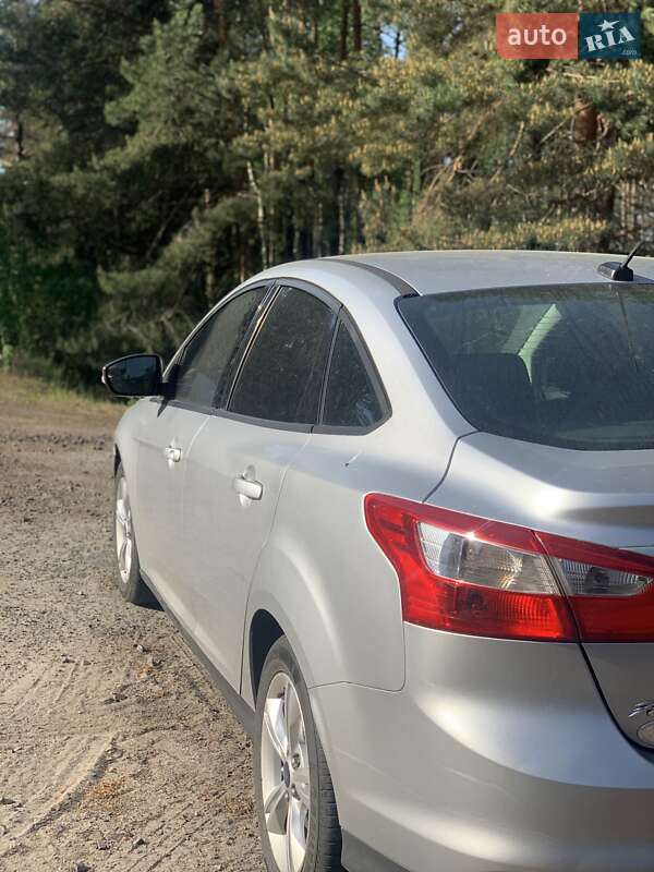 Седан Ford Focus 2013 в Макарове