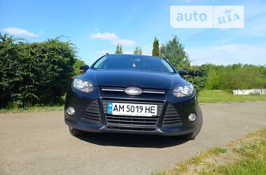Хэтчбек Ford Focus 2012 в 
