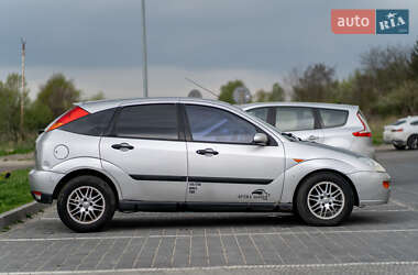 Хэтчбек Ford Focus 2001 в 