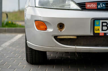 Хэтчбек Ford Focus 2001 в 
