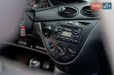 Хэтчбек Ford Focus 2001 в 