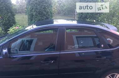 Хэтчбек Ford Focus 2005 в 