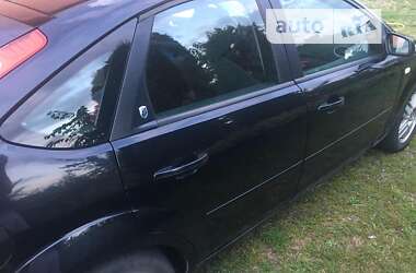 Хэтчбек Ford Focus 2005 в 