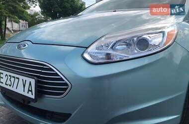 Хэтчбек Ford Focus 2012 в 