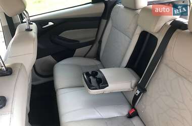 Хэтчбек Ford Focus 2012 в 