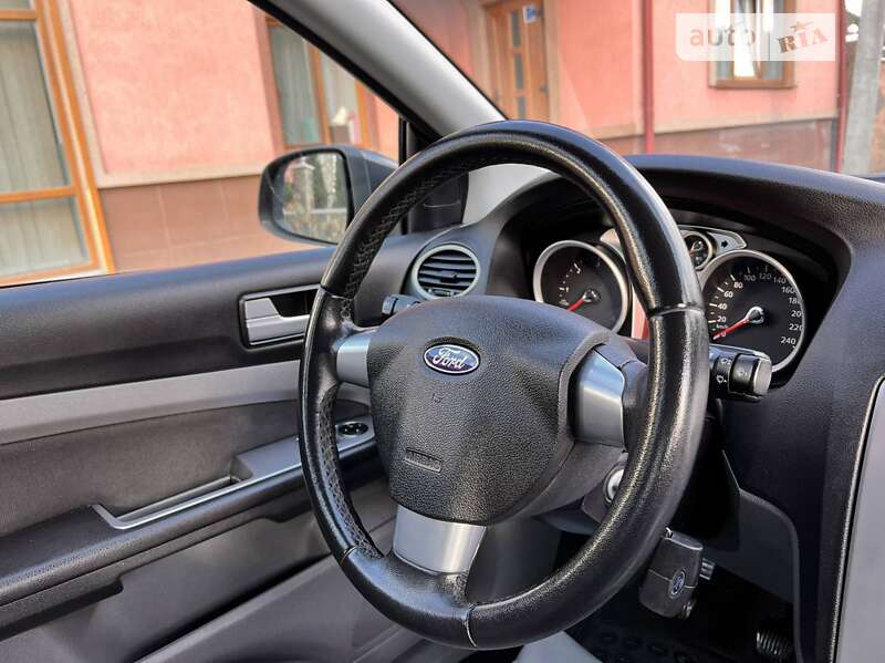 Хэтчбек Ford Focus 2010 в Ужгороде