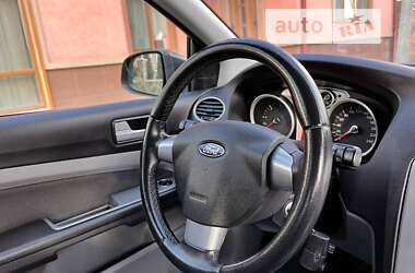 Хэтчбек Ford Focus 2010 в 