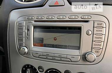 Хэтчбек Ford Focus 2010 в 