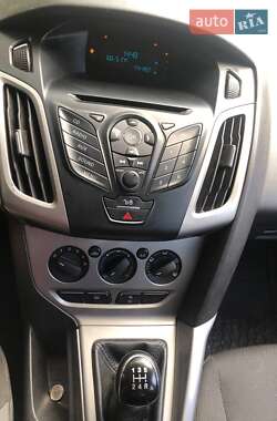 Хэтчбек Ford Focus 2013 в 