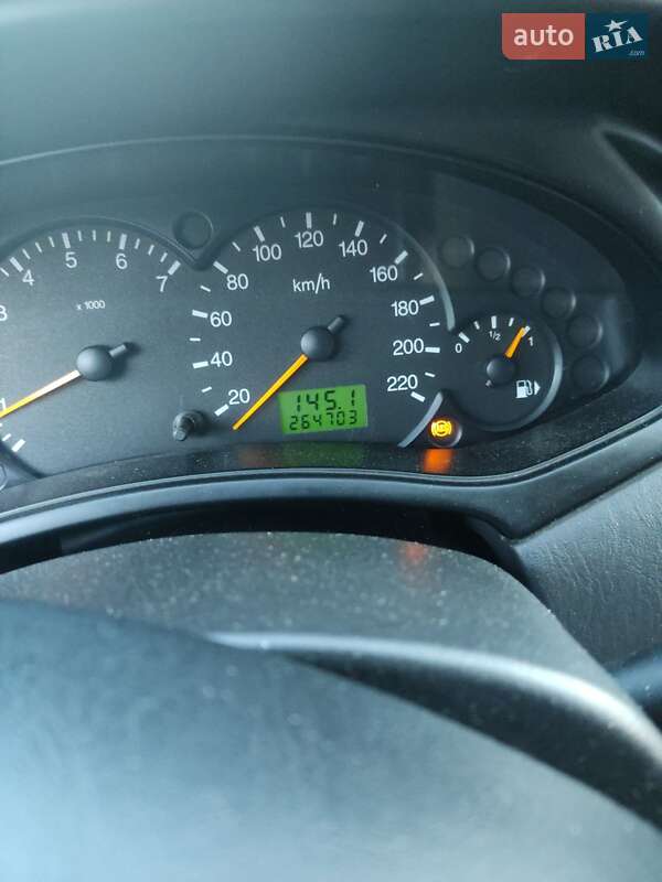 Хэтчбек Ford Focus 2003 в Киеве