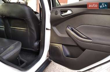 Седан Ford Focus 2015 в 