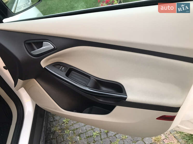 Хэтчбек Ford Focus 2012 в Буске