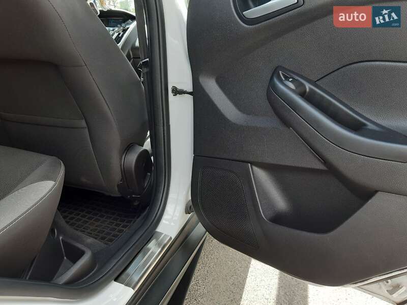 Седан Ford Focus 2013 в Києві фото 45 Седан Ford Focus 2013 в Києві