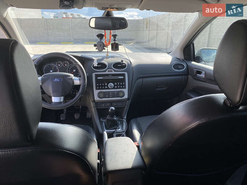 Хэтчбек Ford Focus 2006 в Тячеве