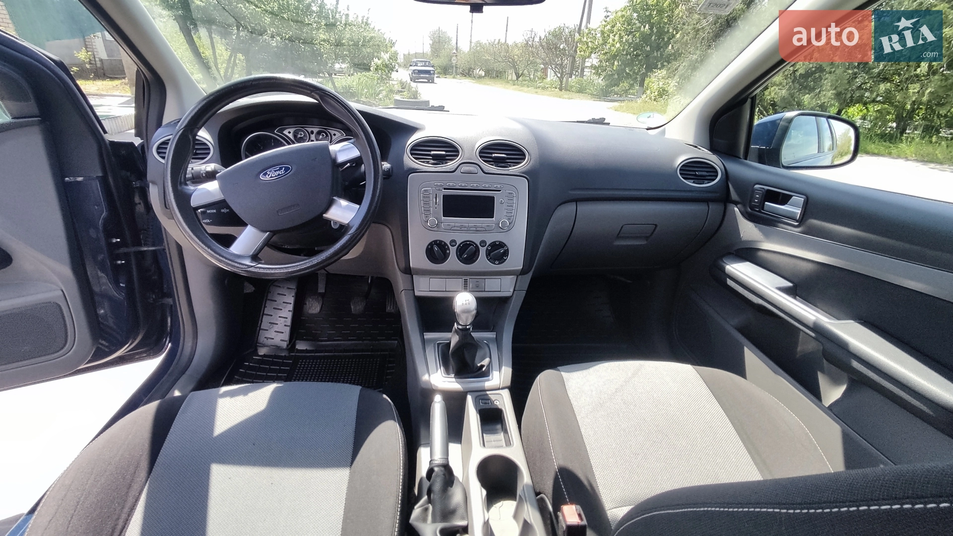 2010 Ford Focus - мініатюра 2