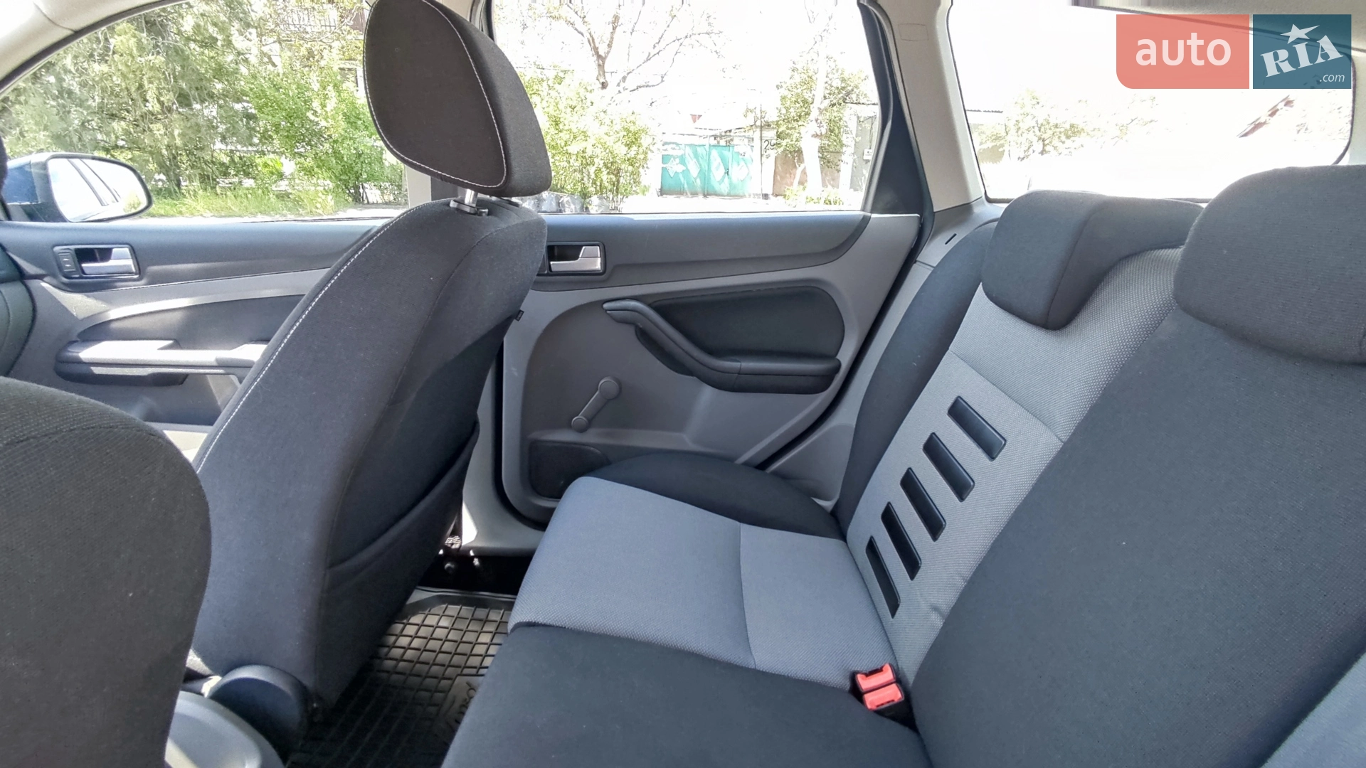 2010 Ford Focus - мініатюра 3