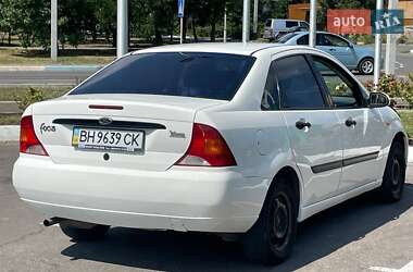 Седан Ford Focus 2001 в Южному