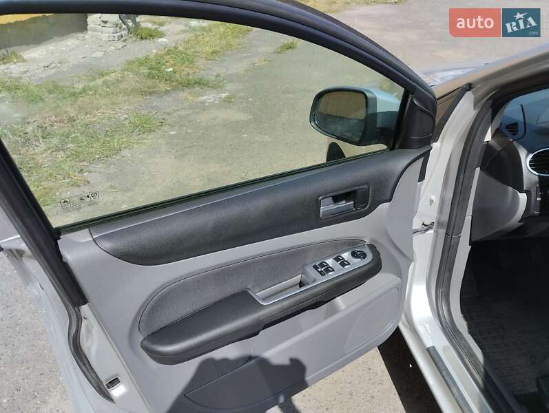 Хэтчбек Ford Focus 2008 в Тульчине