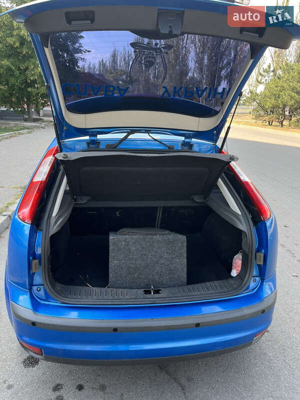 Хетчбек Ford Focus 2006 в Дніпрі фото 2 Хетчбек Ford Focus 2006 в Дніпрі