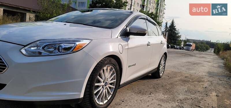 Хэтчбек Ford Focus 2015 в Каменец-Подольском