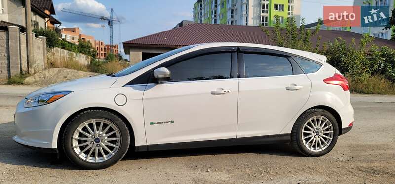 Хэтчбек Ford Focus 2015 в Каменец-Подольском