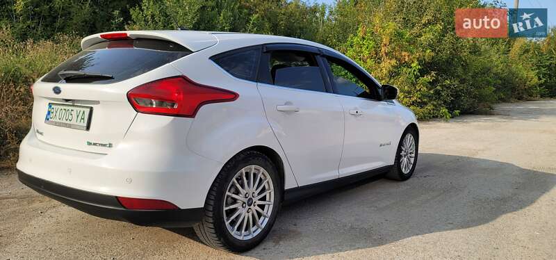 Хэтчбек Ford Focus 2015 в Каменец-Подольском