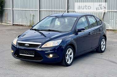 Хэтчбек Ford Focus 2011 в 